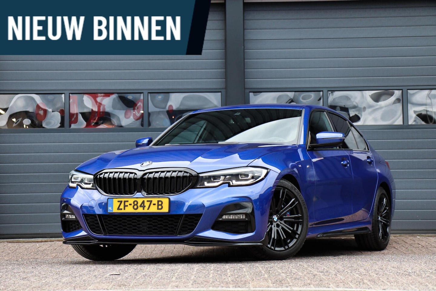 BMW 3-serie - 330i M-Performance M-Pakket /LED/LEDER/HUD/CARBON/CARPLAY/CAMERA/SFEERVERL./STOELVERW.! - AutoWereld.nl