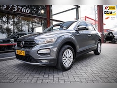 Volkswagen T-Roc - 1.0 TSI 116pk Style | NAP | Trekhaak | Navigatie | Climate control |Parkeerhulp | Adaptiev