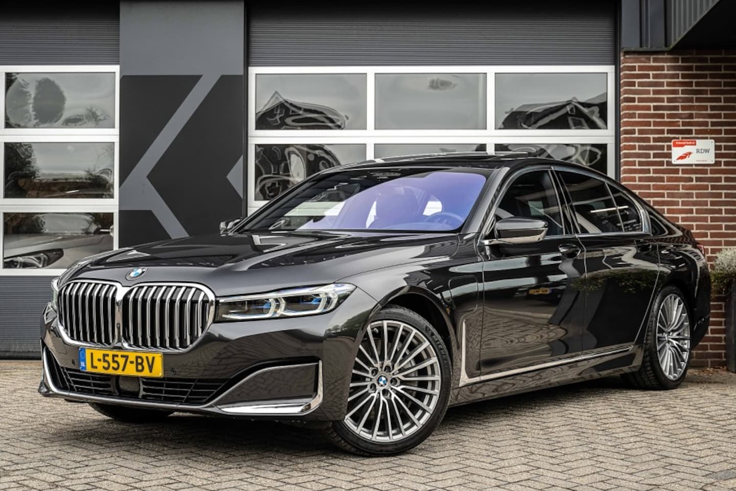 BMW 7-serie - 745 745e High Executive | Panorama | Head-Up | H/K | 4 wielbesturing | Laser | 360 | Soft - AutoWereld.nl