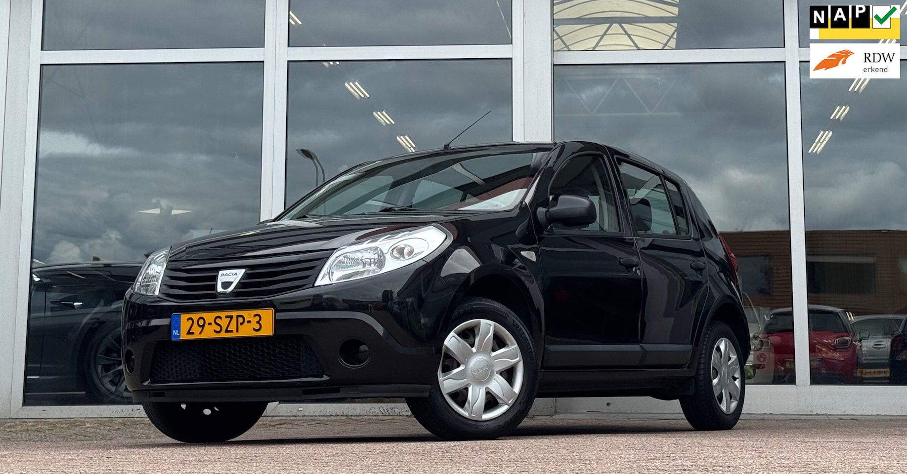 Dacia Sandero - 1.2i Ambiance 2e Eigenaar Airco Trekhaak Mooi! APK 20-08-2026 - AutoWereld.nl