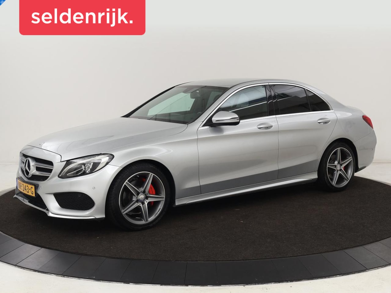 Mercedes-Benz C-klasse - 180 AMG Sport Edition | Stoelverwarming | Camera | Leder | Navigatie | Full LED | Park Ass - AutoWereld.nl