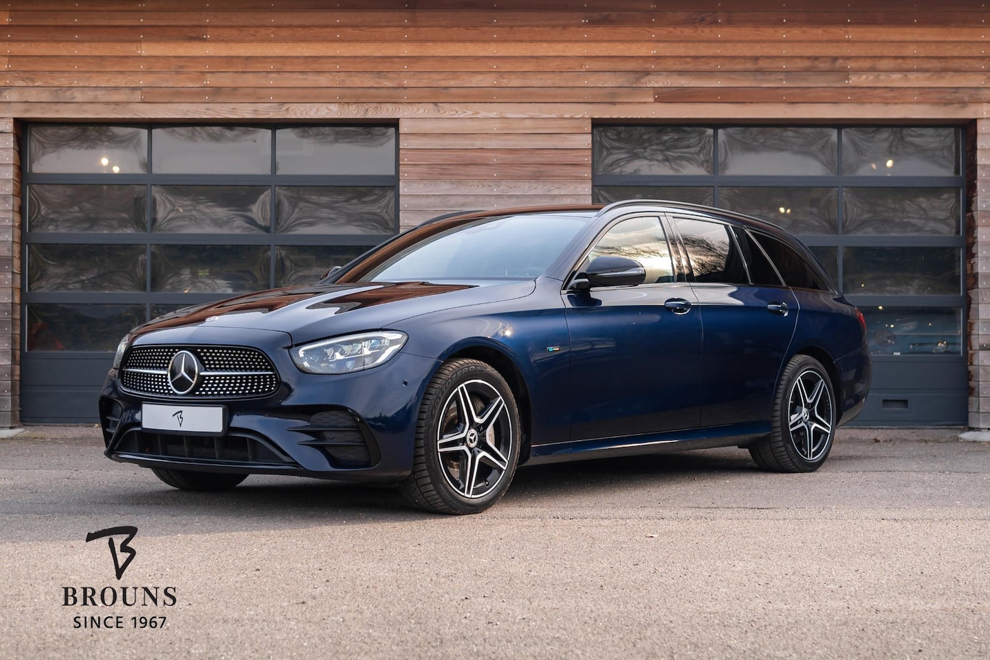 Mercedes-Benz E-klasse - 300 e AMG | Distronic | Camera | El. Trekhaak - AutoWereld.nl