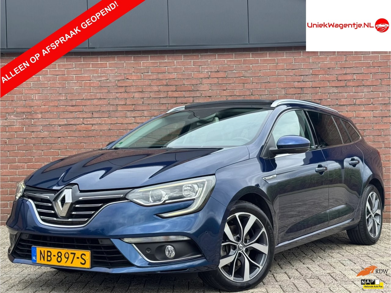 Renault Mégane Estate - 1.2 Bose | NL-AUTO! | PANO! | LEDER! - AutoWereld.nl
