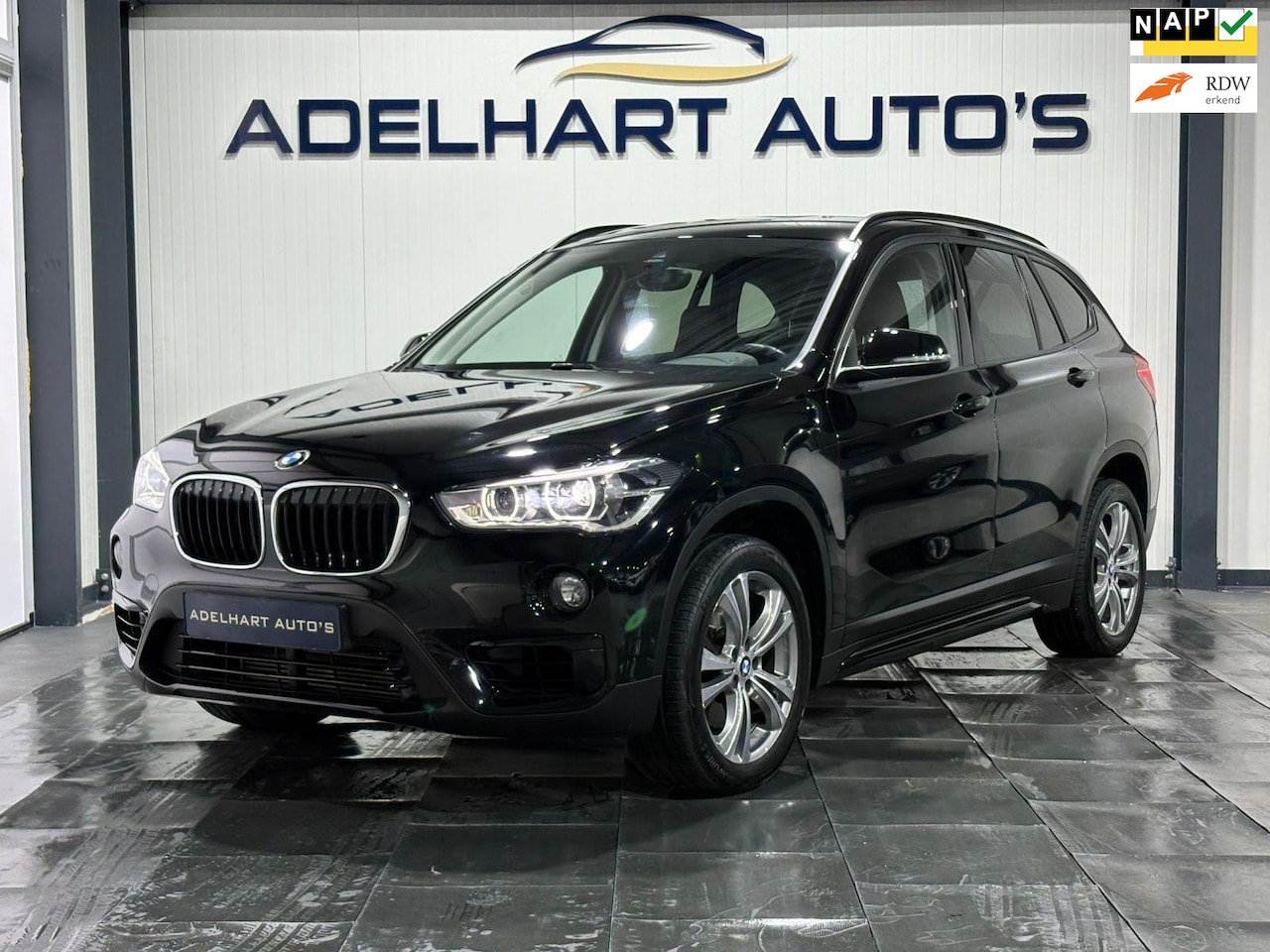 BMW X1 - SDrive20i Executive Automaat / Cruise control / Climate control / Parkeer sensoren - AutoWereld.nl
