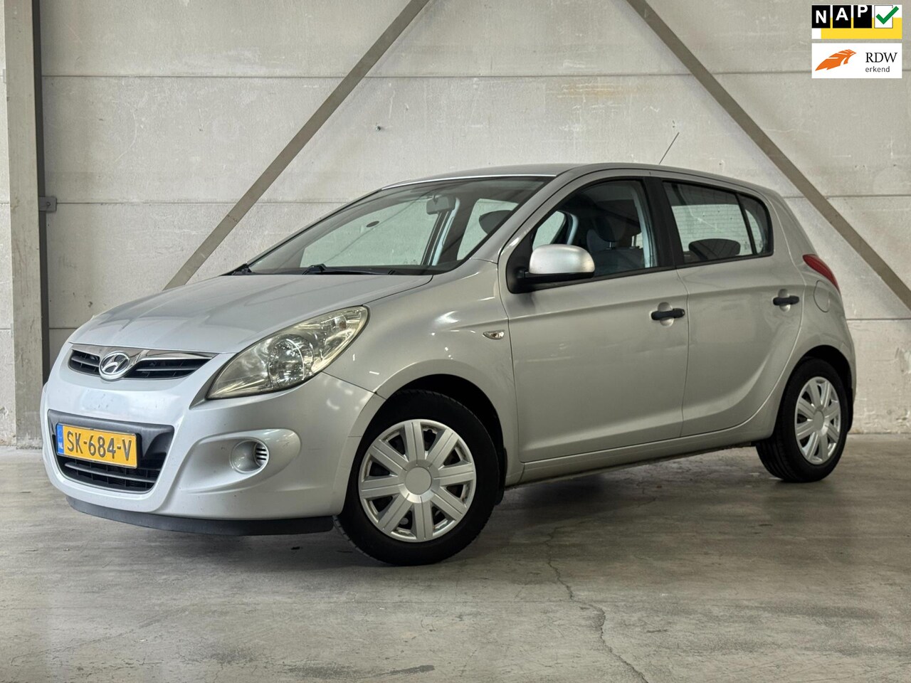 Hyundai i20 - 1.2i ActiveVersion Young 1.2i ActiveVersion Young - AutoWereld.nl