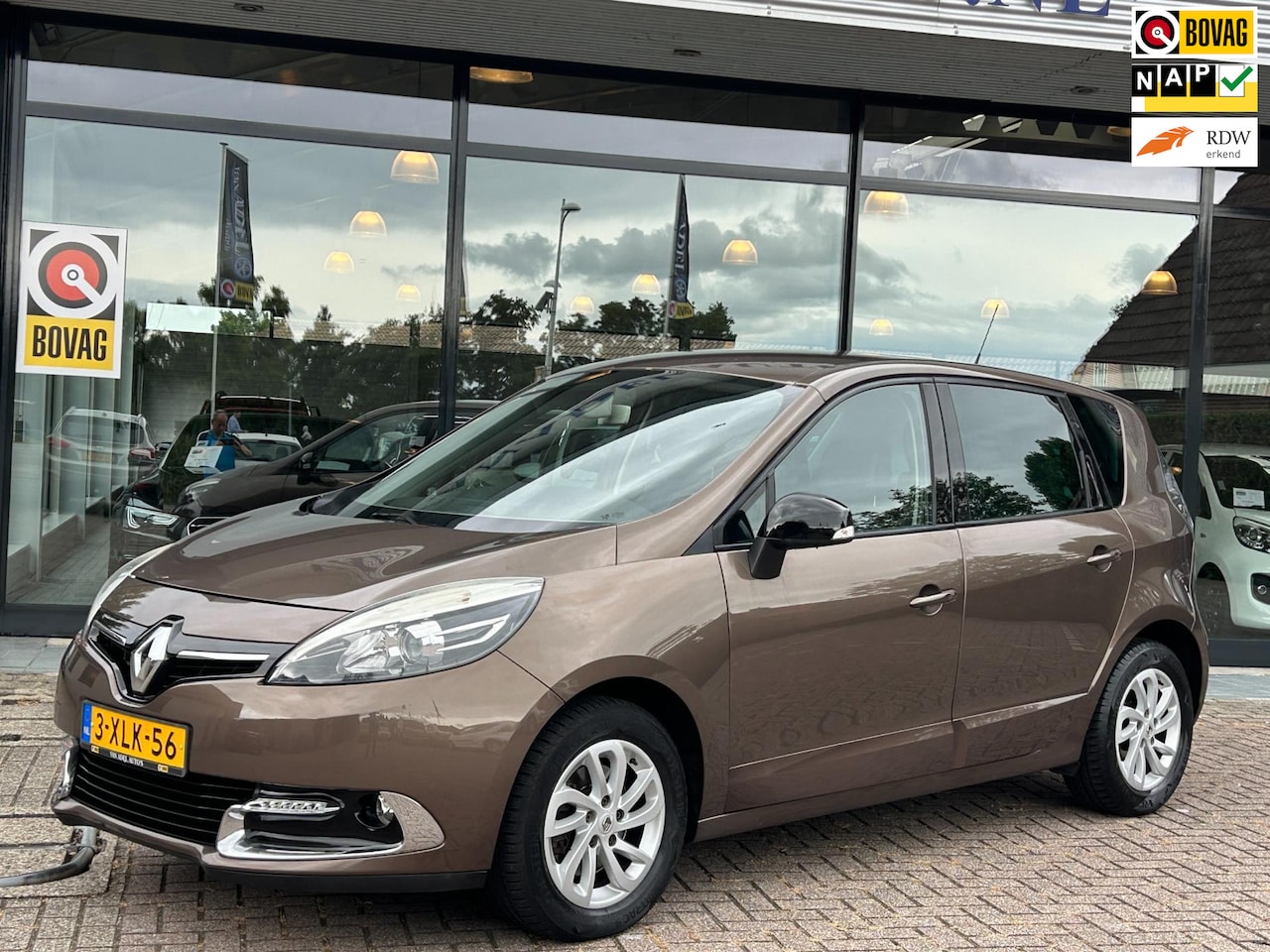 Renault Scénic - 1.2 TCe Limited Half Leer Navi Clima Cruise Keyles-Entry Trekhaak Zeer Nette Staat! - AutoWereld.nl
