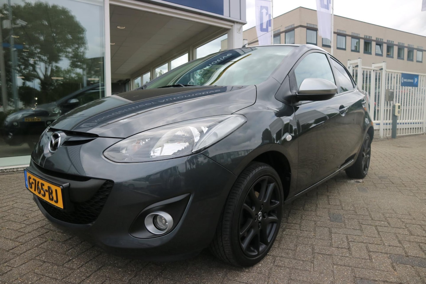 Mazda 2 - 1.3 Silver Edition Navigatie / stoelverwarming ! - AutoWereld.nl
