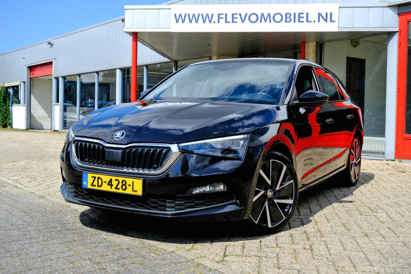 Skoda Scala - 1.5 TSI Sport Business Aut. Pano|Apple CarPlay|Clima|LMV - AutoWereld.nl