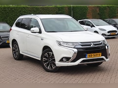 Mitsubishi Outlander - 2.0 PHEV Premium / Camera / Leder&Alcantara / Keyless / 18'' / Dodehoek / DAB / Navigatie