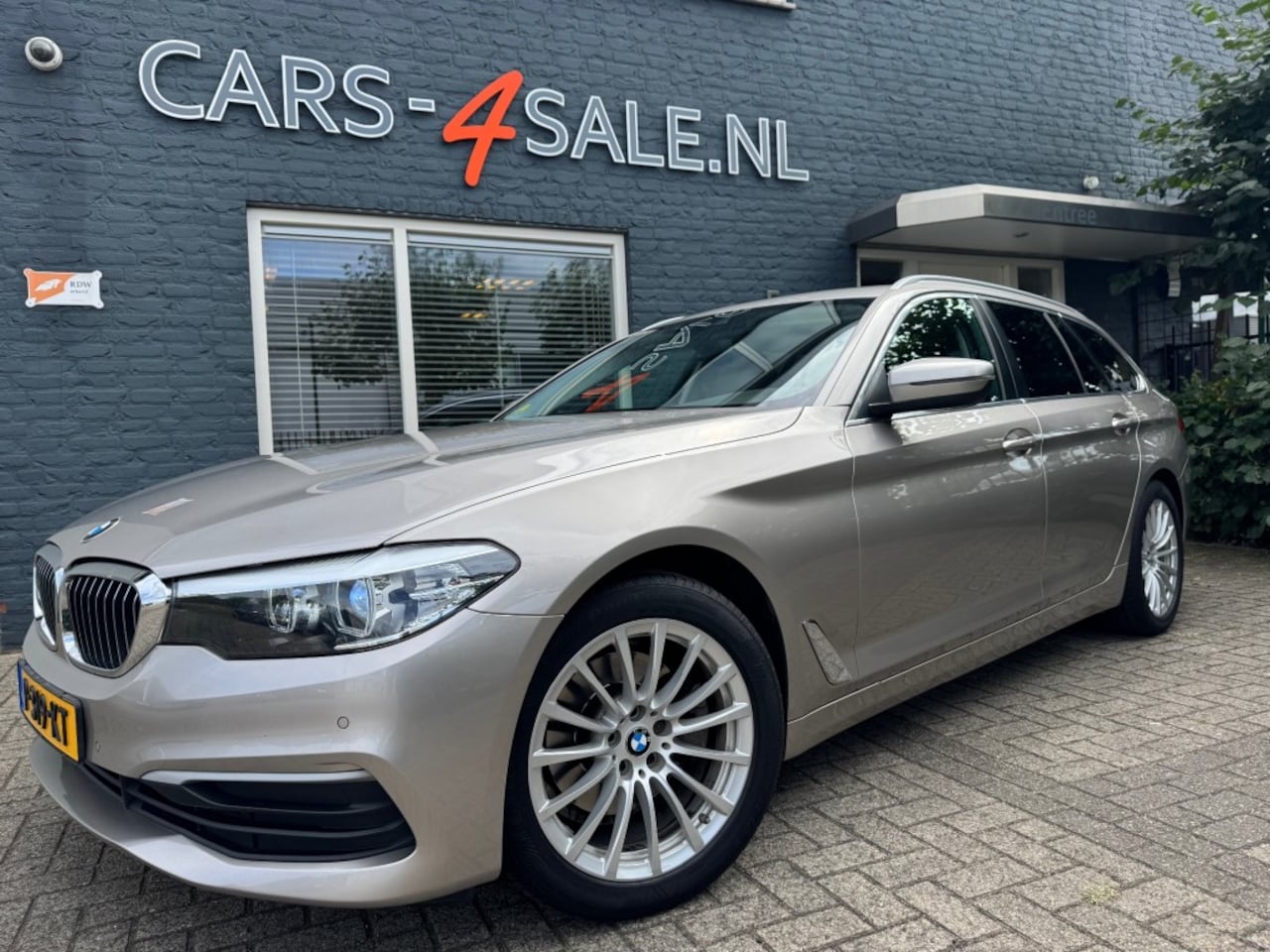 BMW 5-serie Touring - 520D Touring Aut. Executive +Leder+ Nav+ 18 inch Lmv + Full Led - Apk 05/2026 - AutoWereld.nl