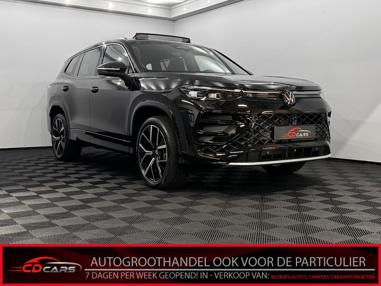 Volkswagen Tayron - 1.5 eHybrid R-Line Edition Pano, Half leder, Camera, Navi, Elektrische achterklep, Sfeerve - AutoWereld.nl
