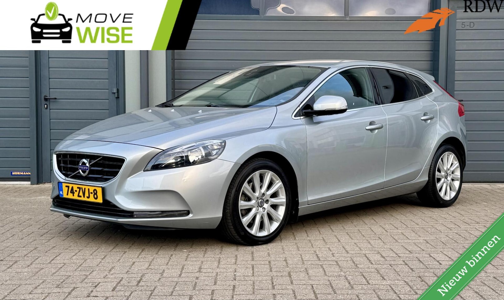 Volvo V40 - T3 150pk Momentum | Trekhaak | 149.000 km NAP | Nieuwstaat | Camera | Cruise | - AutoWereld.nl