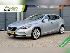 Volvo V40 - T3 150pk Momentum | Trekhaak | 149.000 km NAP | Nieuwstaat | Camera | Cruise |