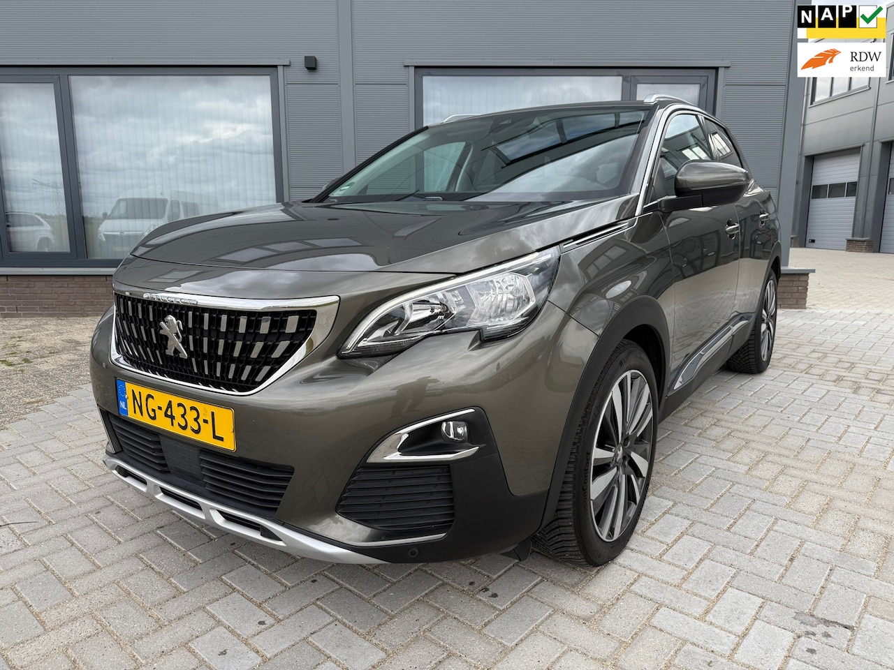 Peugeot 3008 - 1.2 PureTech Première // PDC // Clima // Navi // Pano - AutoWereld.nl