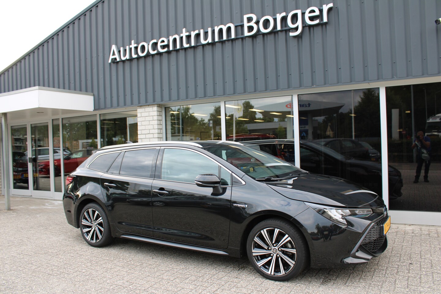 Toyota Corolla Touring Sports - 2.0 Automaat Hybrid Buss Plus trekhaak/17"LM /Clima/Cruise/Camera - AutoWereld.nl