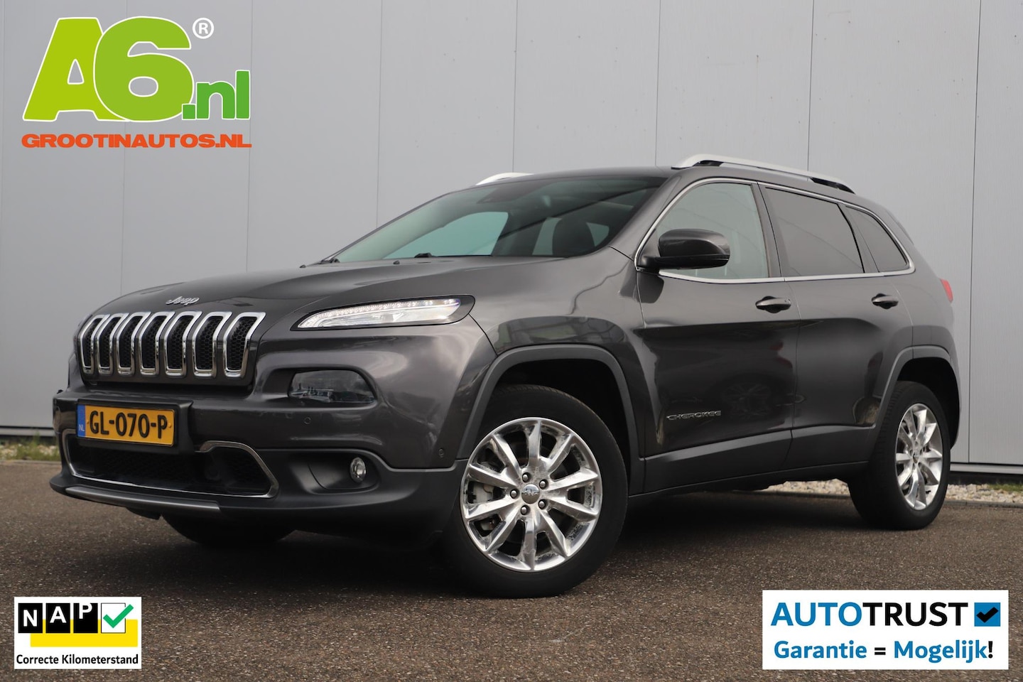 Jeep Cherokee - 3.2 V6 Limited AWD Automaat Panoramadak Leder Stoelverkoeling Verwarming Navigatie Achteru - AutoWereld.nl