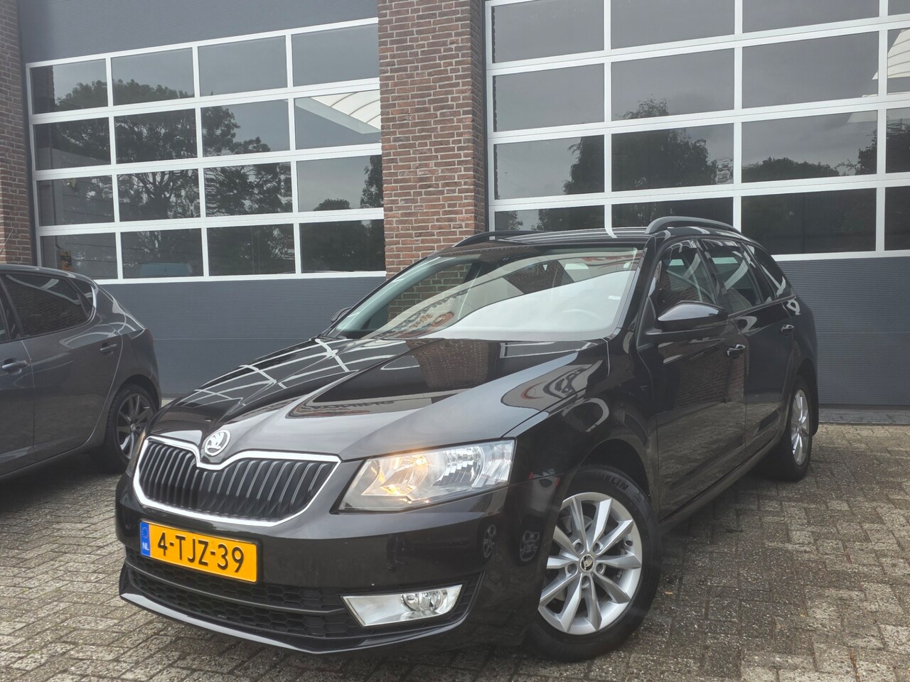 Skoda Octavia Combi - 1.2 TSI Greentech Ambition Businessline|Cruise|Clima|Navi|PDC|Trekhaak - AutoWereld.nl