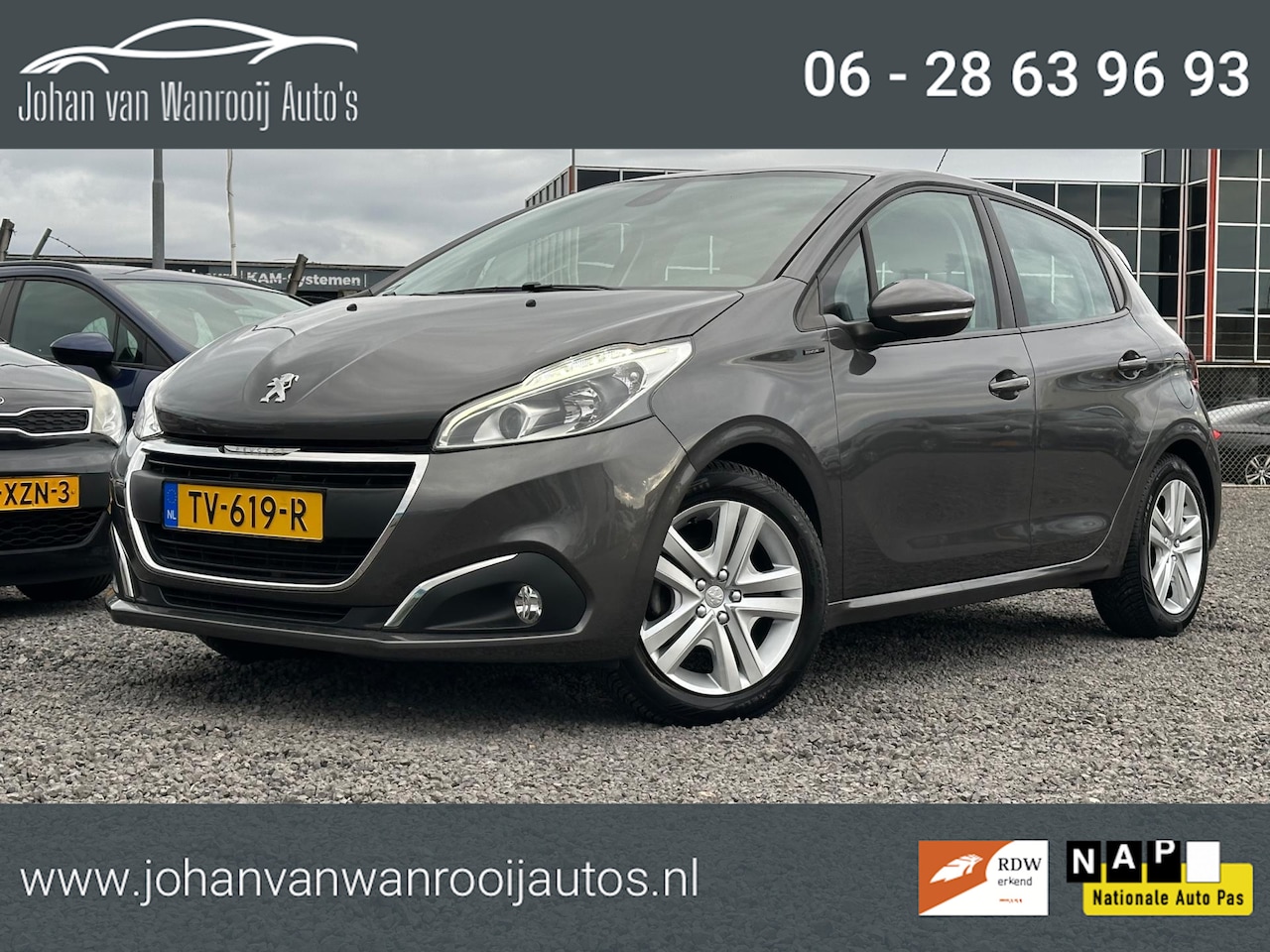 Peugeot 208 - 1.2 PureTech Signature/AIRCO/NAVI/NW APK - AutoWereld.nl