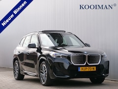 BMW iX1 - eDrive20 67 kWh 304 Pk M-sport pakket Pano-dak / Trekhaak / DAB / Navi / Apple Carplay