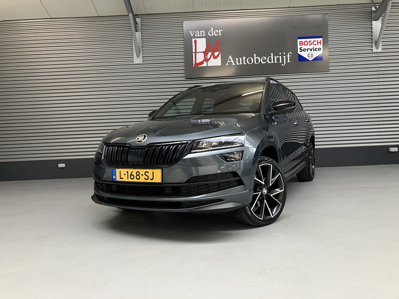 Skoda Karoq - 1.5 TSI SPORTLINE BLACK/TREKH/EL A KLEP/DODEHOEK/CANTON/ENZ - AutoWereld.nl