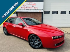 Alfa Romeo 159 Sportwagon - 2.2 JTS Sport AIRCO CRUIS LEER NAP INRUIL MOG