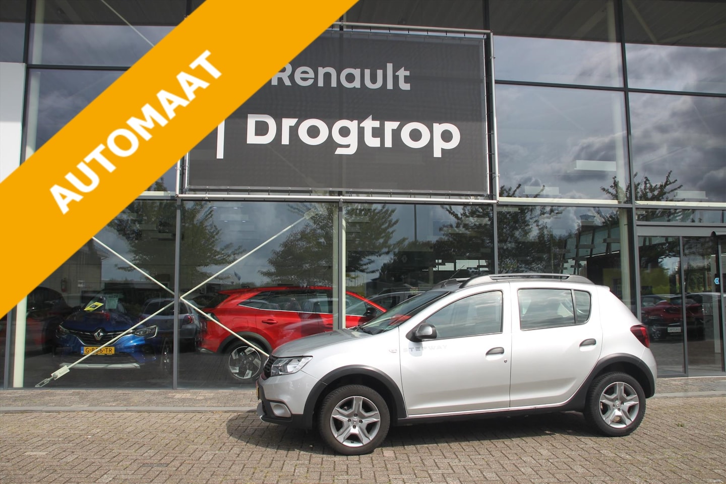 Dacia Sandero Stepway - 90PK-STEPWAY-AUTOM-SERIE LIMITEE-40DKM-NAVI-PDC- - AutoWereld.nl