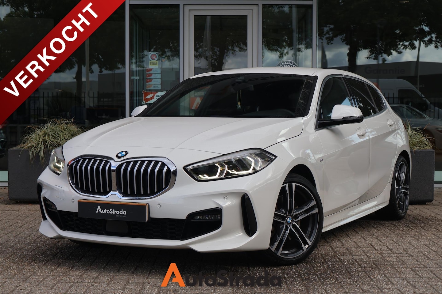 BMW 1-serie - (f40) 118i M-Sport 140pk | Cruise | Climate | LED | Sfeer | Navigatie | Carplay | Parkeers - AutoWereld.nl