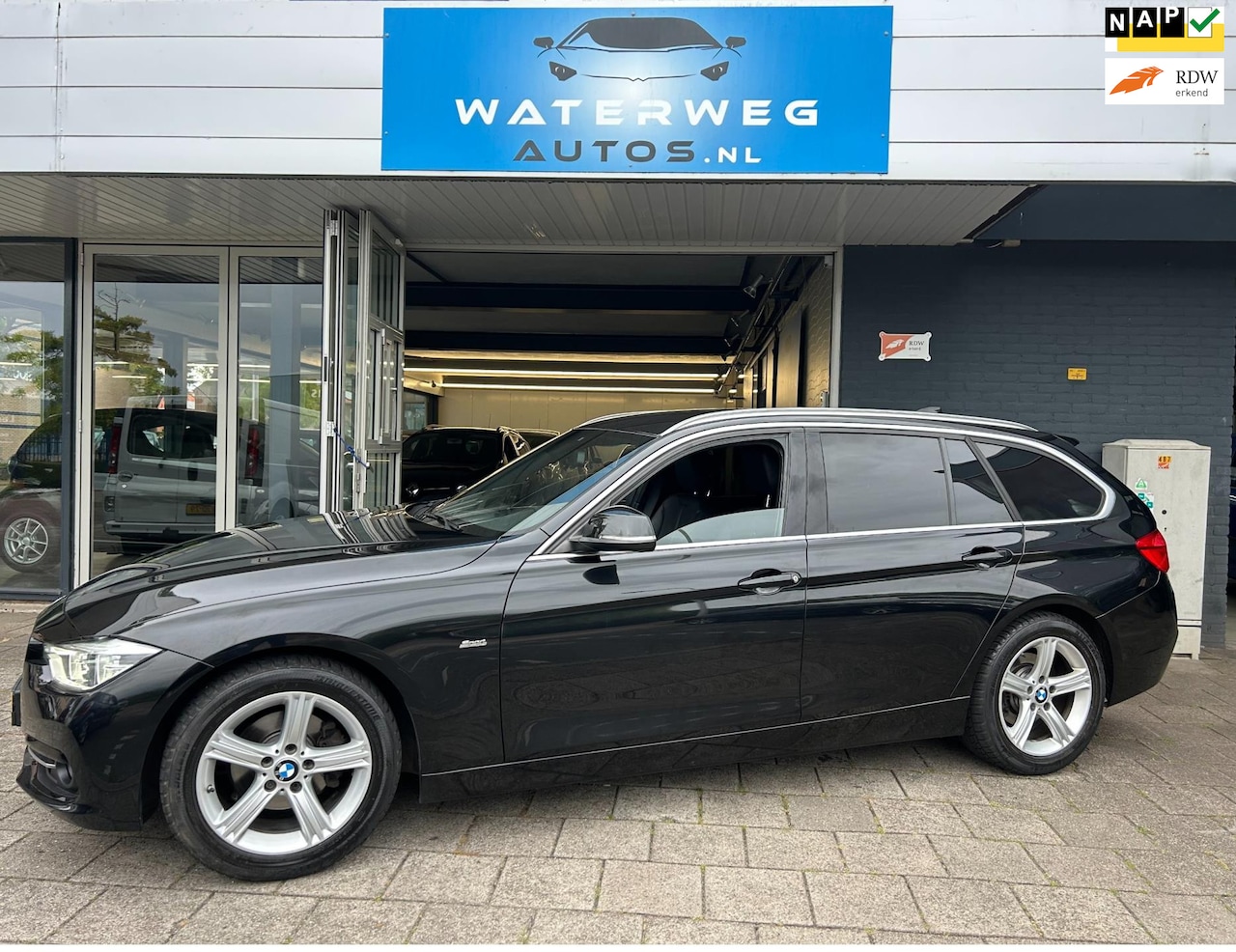 BMW 3-serie Touring - 320i Corporate Lease High Executive Leder/Navi/PDC - AutoWereld.nl