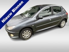 Peugeot 206 - 1.4-16V Air-line 3 Mooie 206 5 deurs zeer koude Airco geen mankementen zie foto’s