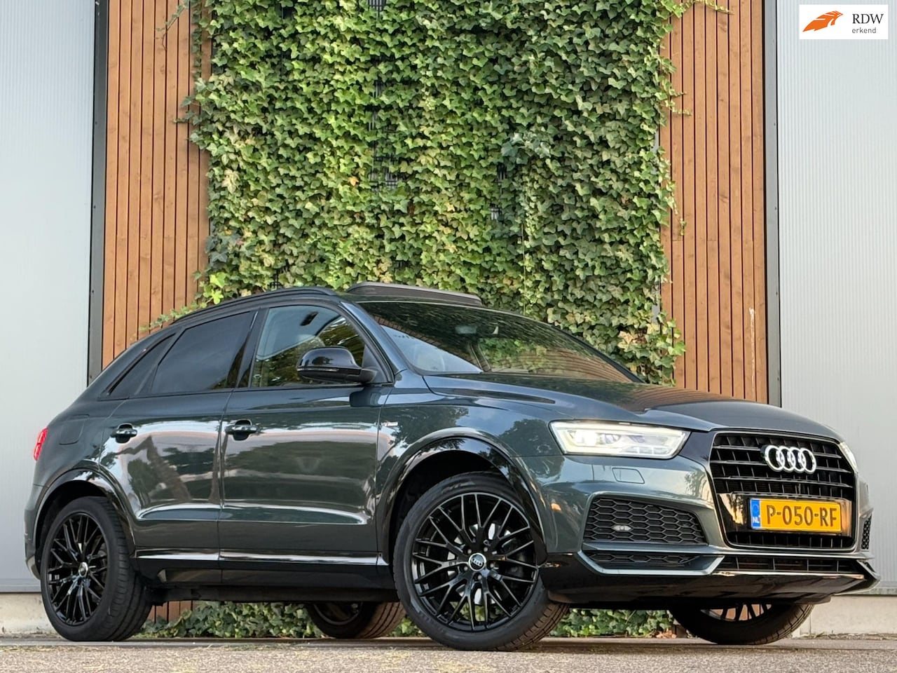 Audi Q3 - 1.4 TFSI CoD Design S-line|Pano|Trekhaak|19 inch|Unieke kleur - AutoWereld.nl