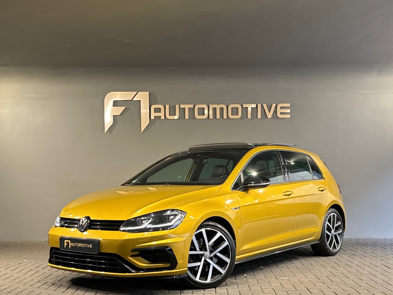 Volkswagen Golf - 1.5 TSI Highline R-Line Pano|Leer|Dyna|Keyless - AutoWereld.nl