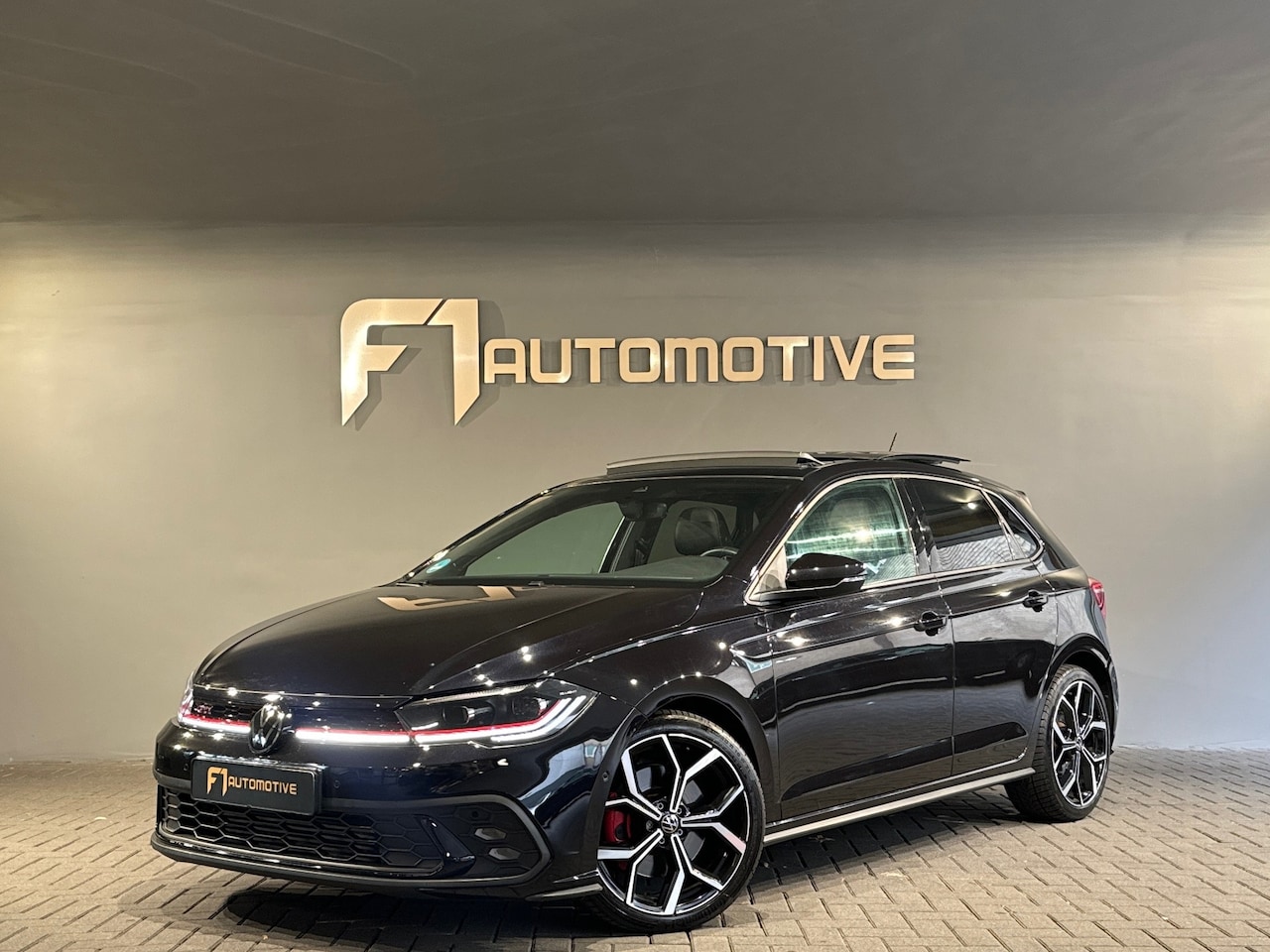 Volkswagen Polo - 2.0 TSI GTI Pano|Keyless|IQ|Beats|18”|VOL - AutoWereld.nl