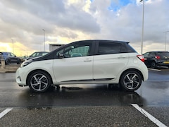 Toyota Yaris - 1.5 Hybrid Dynamic Bi-Tone+ Garantie