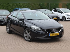 Volvo V40 - 1.6 T3 Momentum / 1e Eign. / Trekhaak / Panoramadak / Camera / 17'' / Navigatie / Cruise C