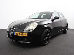 Alfa Romeo Giulietta - 1.4 T Distinctive Airco Cruise control Panorama dak Radio Lichtmetalen velgen Leder APK 30