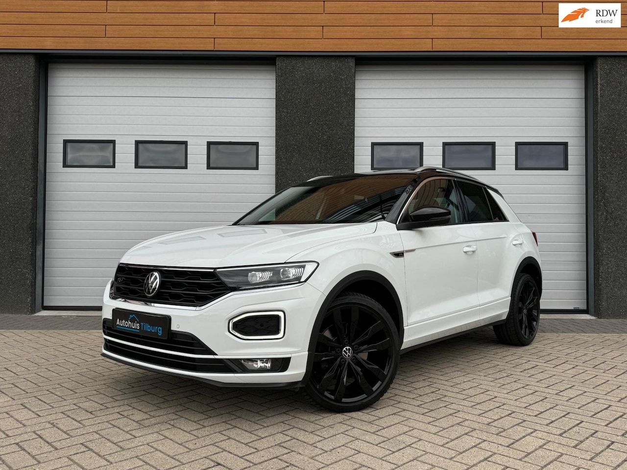 Volkswagen T-Roc - 1.5 TSI 3x R-Line Pano Virtual Keyless ACC - AutoWereld.nl