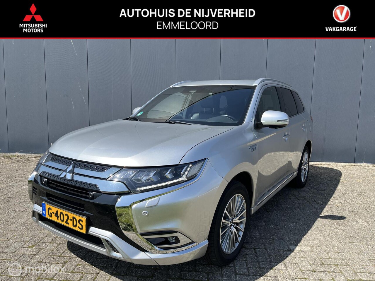 Mitsubishi Outlander - 2.4 PHEV Instyle|trekhaak|zonnedak|leer - AutoWereld.nl