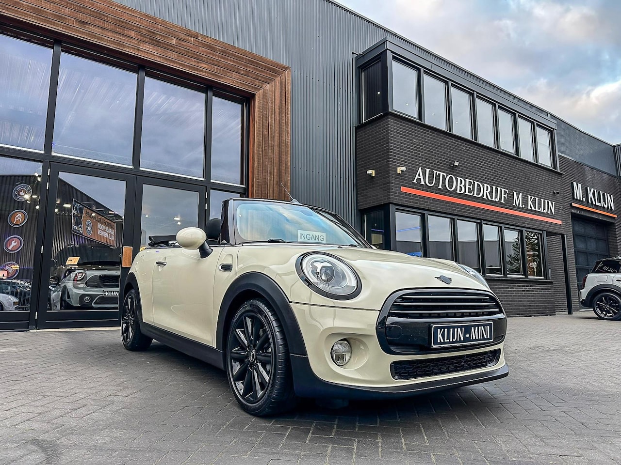 MINI Cabrio - Mini 1.5 Cooper Pepper Serious Business Aut 136pk/Led/Navi/Topstaat - AutoWereld.nl