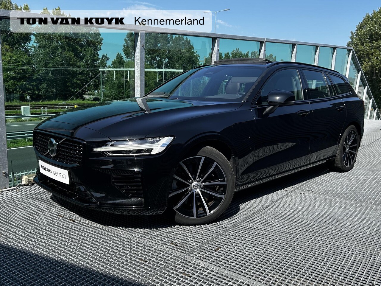 Volvo V60 - 2.0 T6 Plug-in hybrid AWD Plus Dark Automaat, Panorama dak, Harman-Kardon premium audio, E - AutoWereld.nl