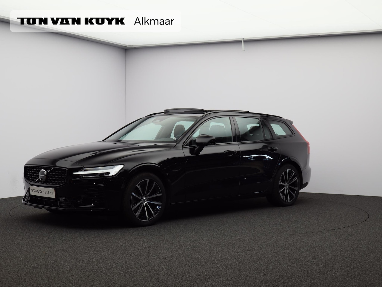 Volvo V60 - 2.0 T6 Plug-in hybrid AWD Plus Dark / Trekhaak / Panoramadak / Harman kardon / 360 Camera - AutoWereld.nl