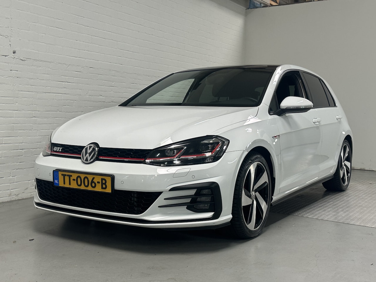 Volkswagen Golf - 2.0 TSI GTI Performance CLIMA / CRUISE / PANO / NAVI - AutoWereld.nl