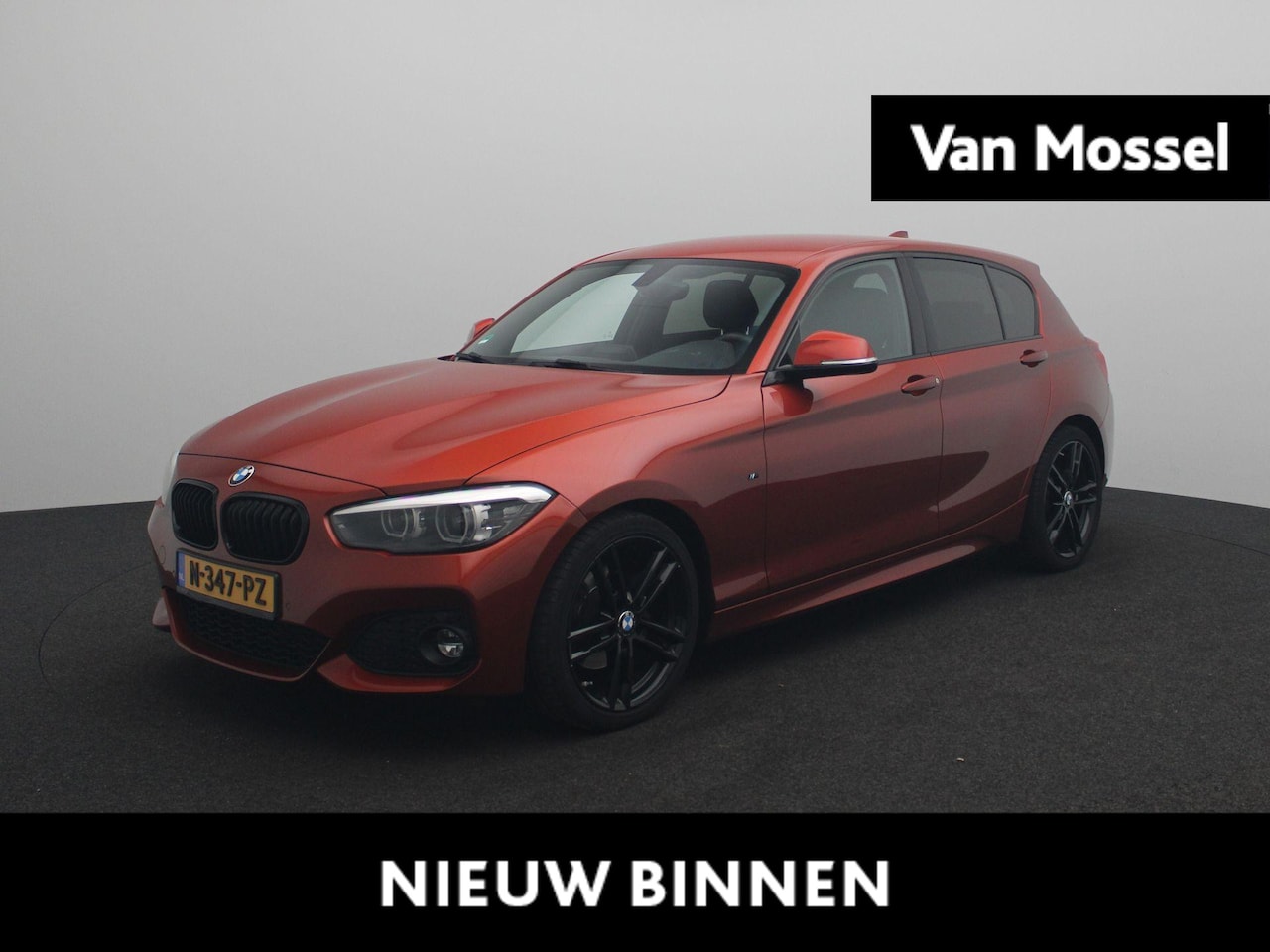 BMW 1-serie - AUT. 120i High Executive | 184 PK | Sunset Orange | Leder | Stoelverwarming | Navi | LED | - AutoWereld.nl