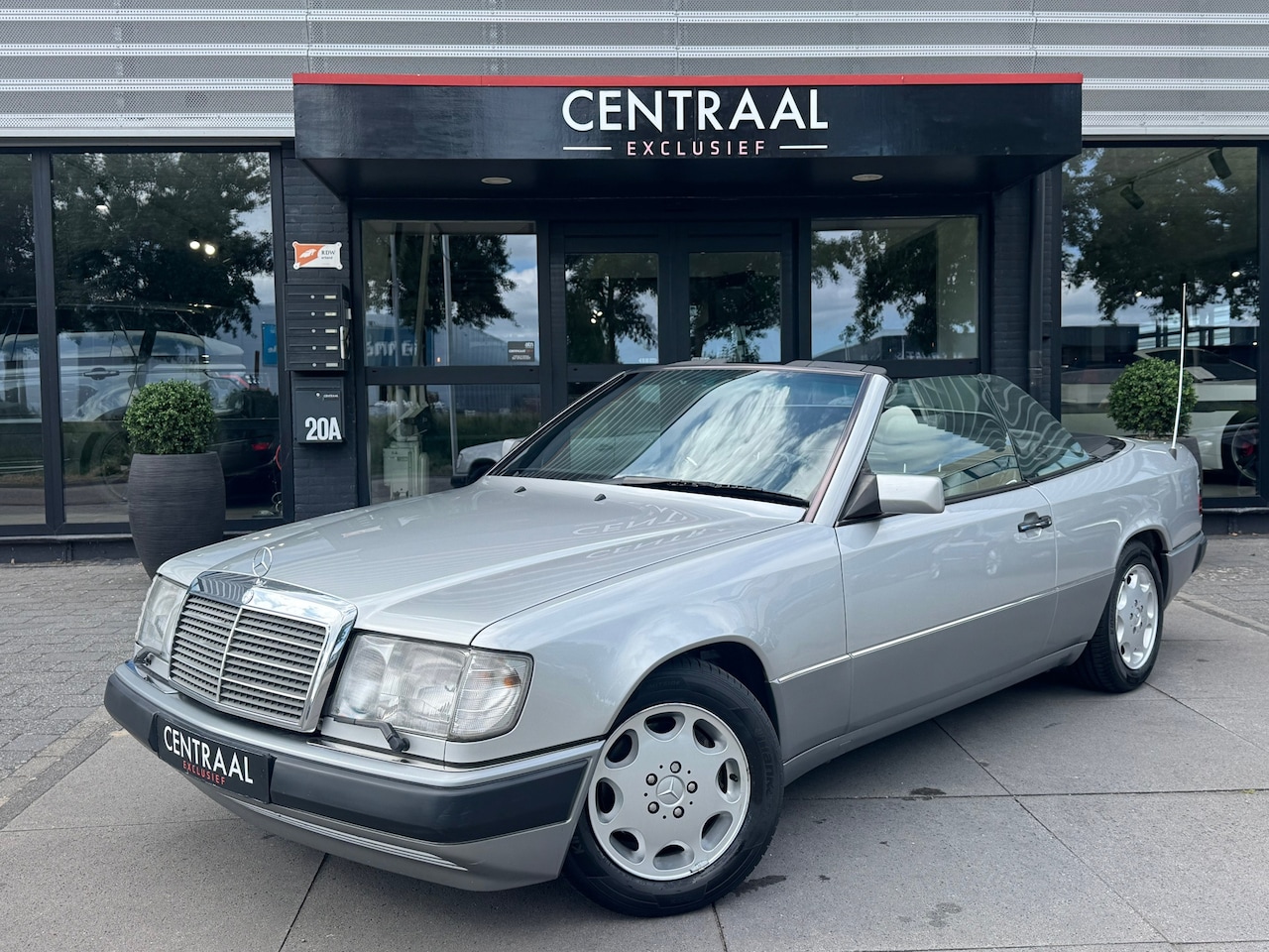 Mercedes-Benz E-klasse Cabrio - 300 CE-24 (W124)|Airco|Becker Radio|Leder|Stoelverwarming|200-500 - AutoWereld.nl