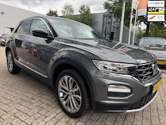 Volkswagen T-Roc - 1.5 TSI Sport Business R 150 pk, viritueel display , trekhaak, clima, navi, elec pakket, 9