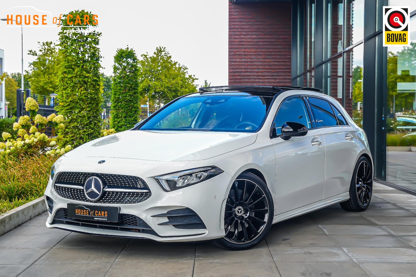 Mercedes-Benz A-klasse - 250 224pk Premium |AMG-pakket|org. NL|panoramadak|sportstoelen|sfeerverlichting|stoelverwa - AutoWereld.nl