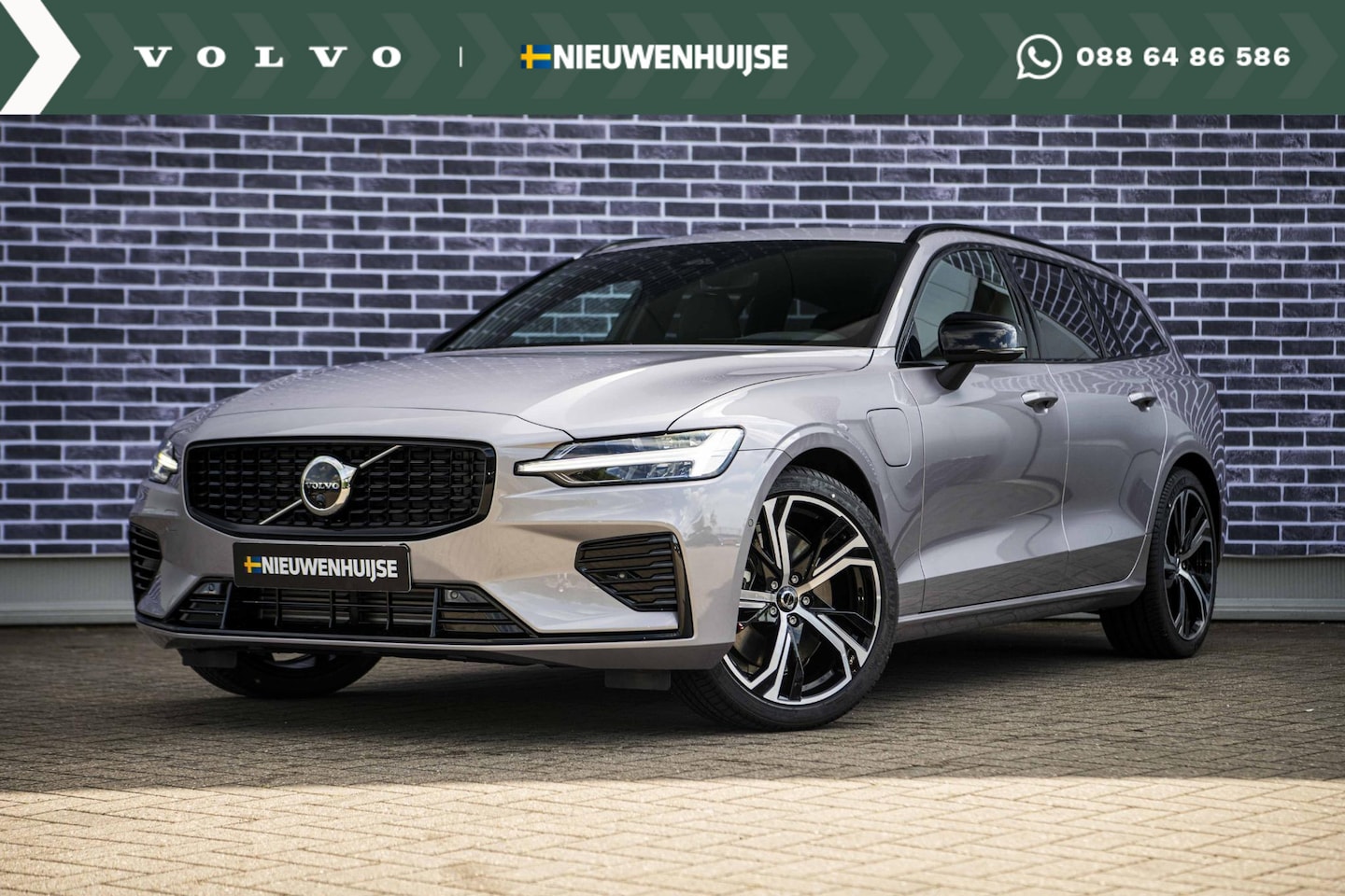 Volvo V60 - 2.0 T6 Plug-in hybrid AWD Plus Dark | Panoramadak | Head Up Display | Aurora Silver | Donk - AutoWereld.nl