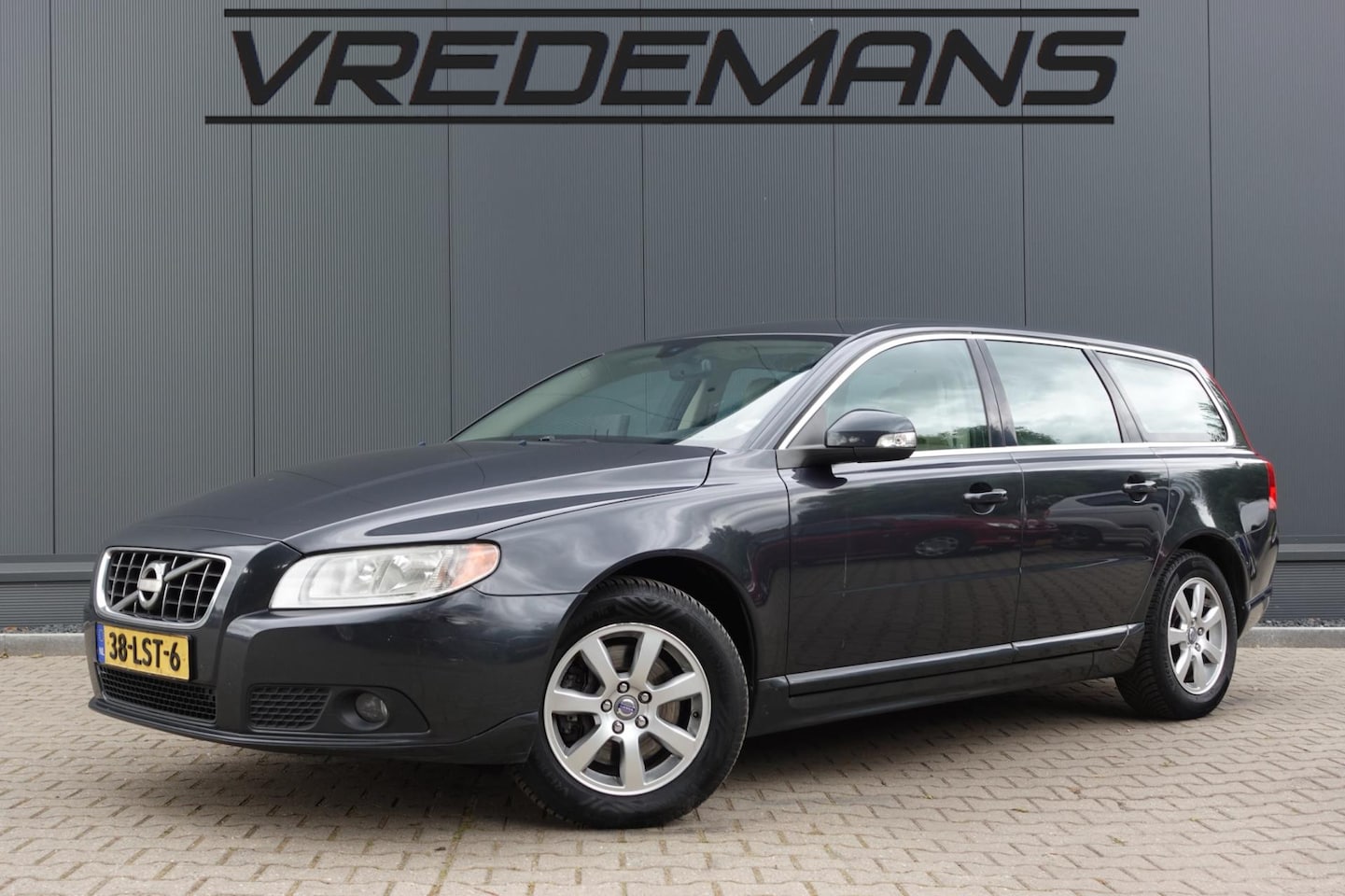 Volvo V70 - 2.4D Kinetic 2.4D Kinetic - AutoWereld.nl