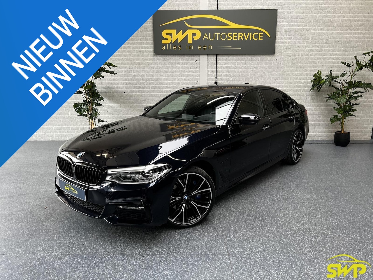 BMW 5-serie - 530e | M-sport | Carbonzwart | HUD | Hifi | Memory | 360 | Keyless | 360 - AutoWereld.nl