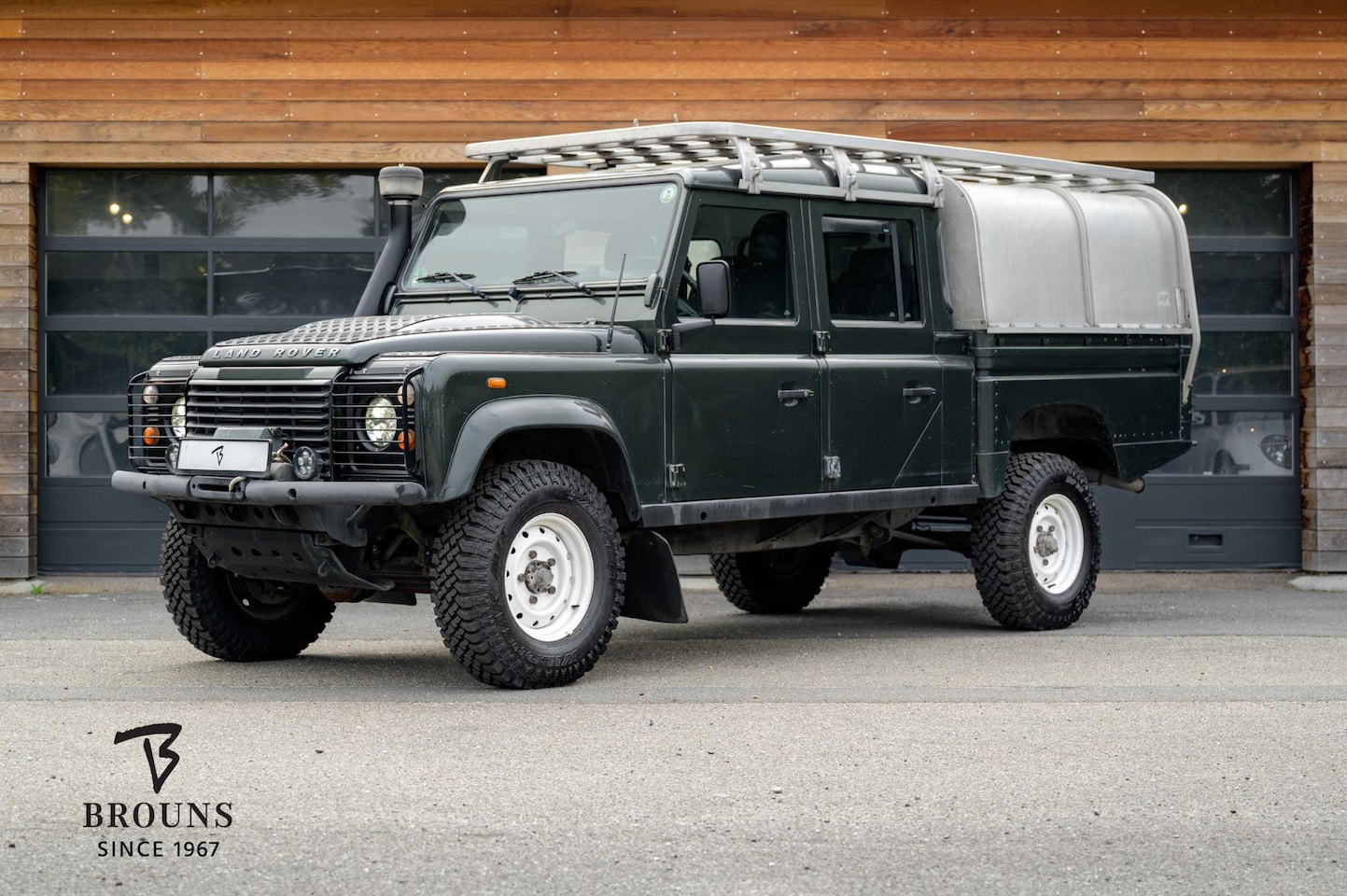 Land Rover Defender 130 - 2.5 TD5 130" Crew Cab 122pk | Airco | Standverwarming | Trekh | Dubbele Cabine - AutoWereld.nl