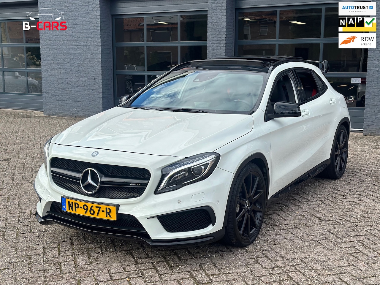 Mercedes-Benz GLA-Klasse - AMG 45 4MATIC Pano|Leer|Stoelvw|Edition1|XlNavi - AutoWereld.nl